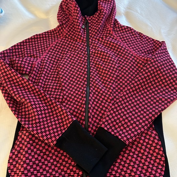 Lululemon winter jacket in excellent condition only worn once - Picture 2 of 4